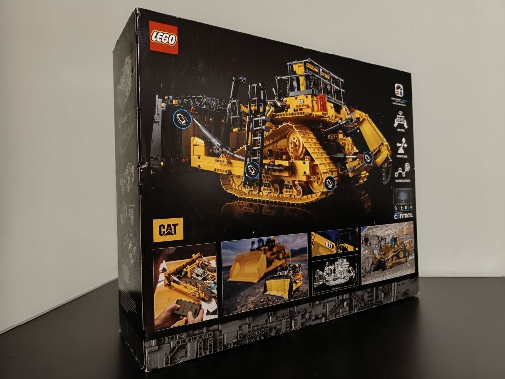 LEGO TECHNIC 42131 Cat D11 Bulldozer