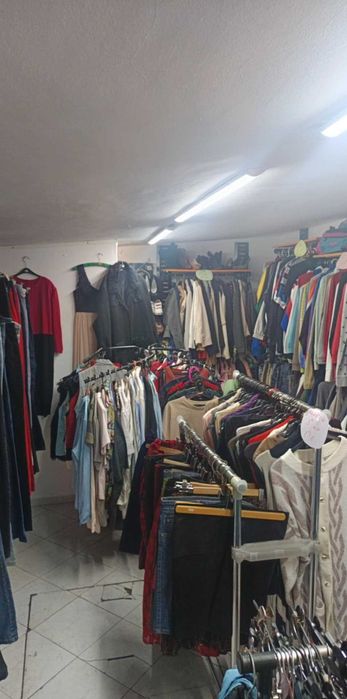 Продавам дрехи втора употреба на едро, първо качество