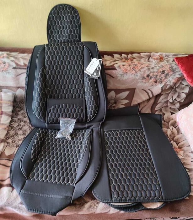 Чехлы автомобильные, универсальные, полный комплект, новые в упаковке