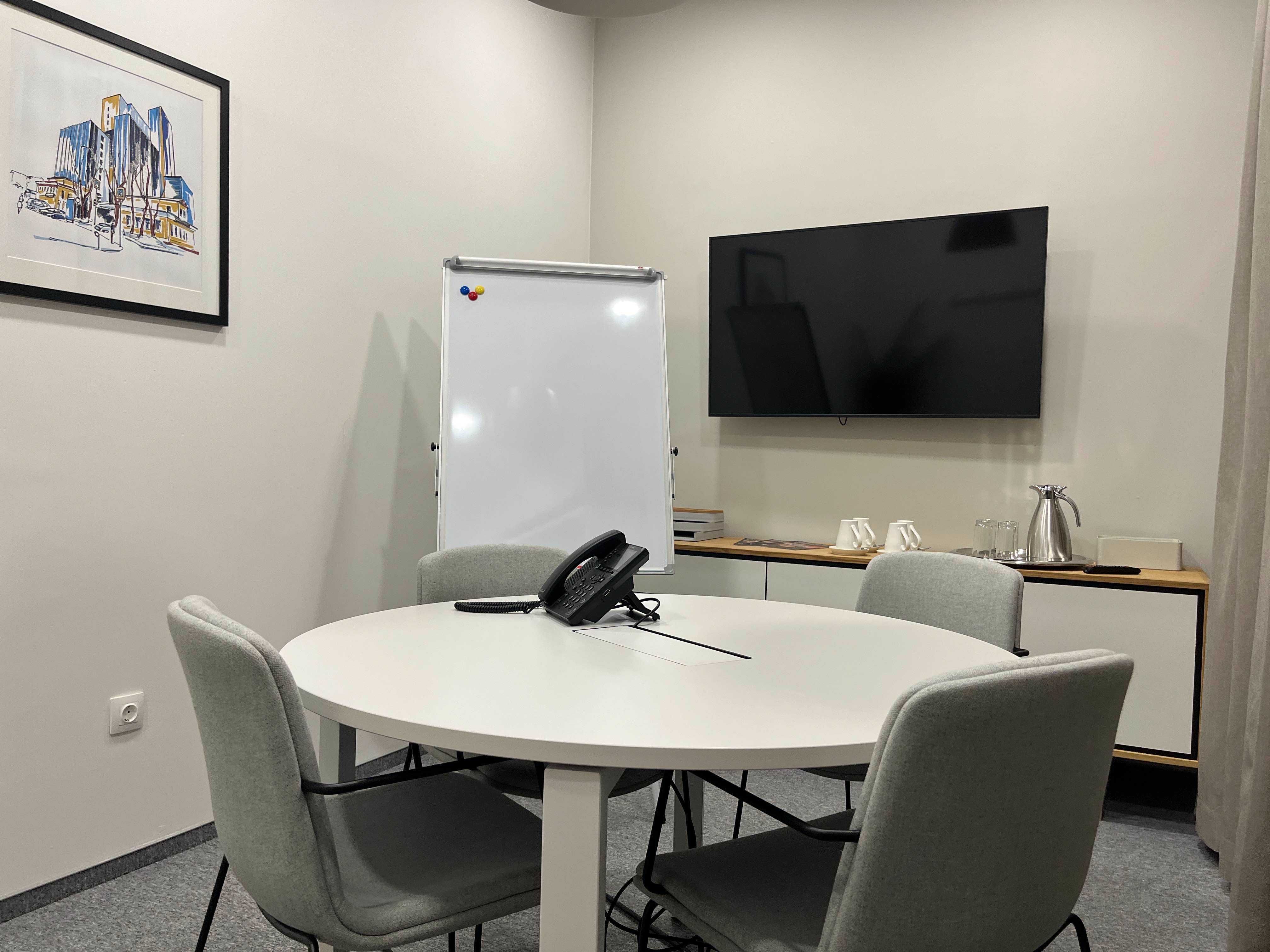 Самостоятелно офис пространство за 1-2 души в Regus Porsche Center