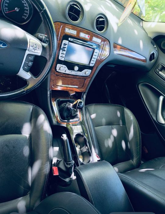 Ford mondeo ghia