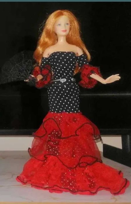 Papusi Barbie de colectie, noi, resigilate in alte cutii