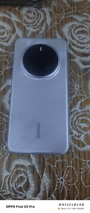 Продам смартфон Honor.