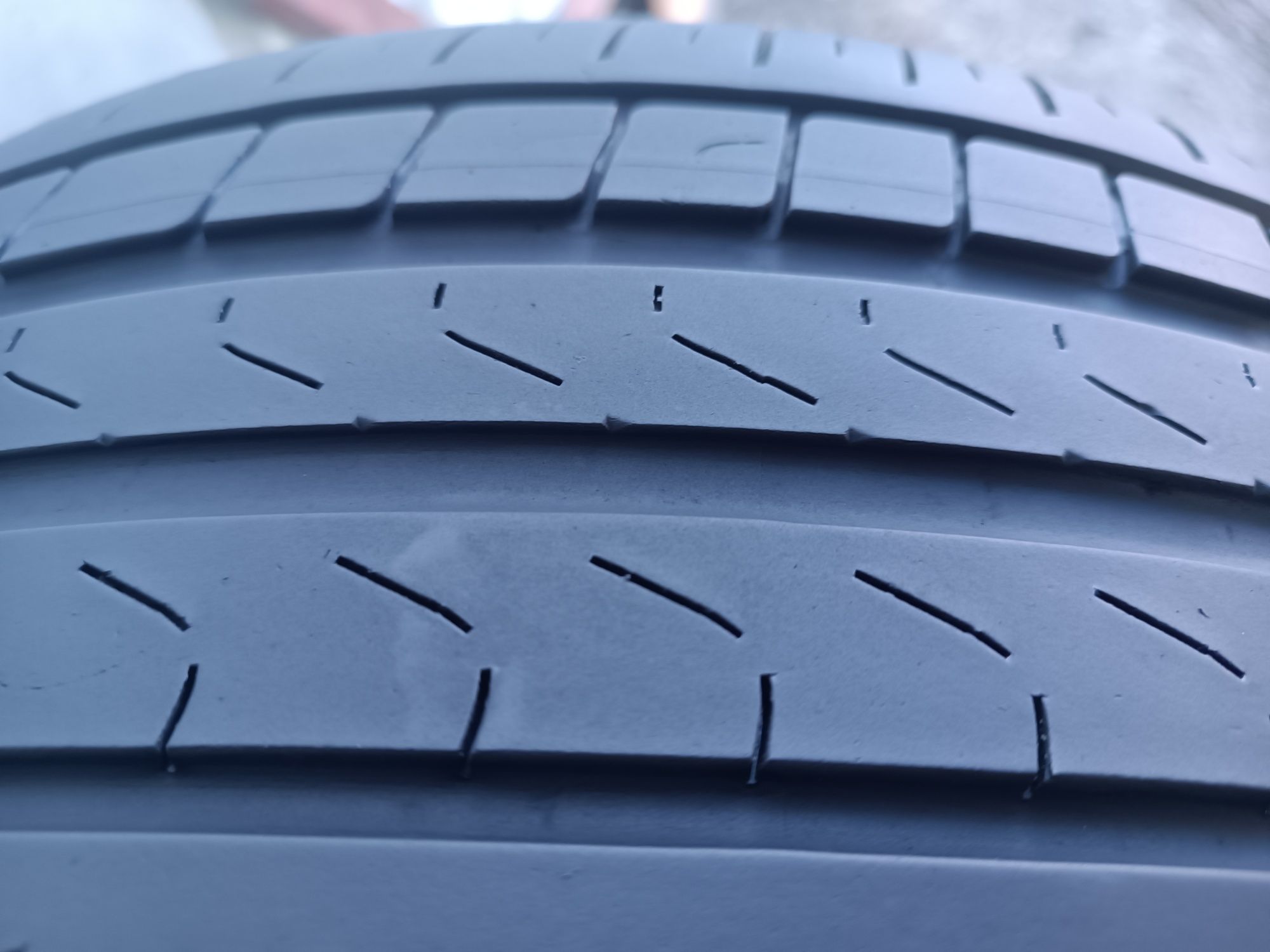 235/40/19 Pirelli Дот 5220