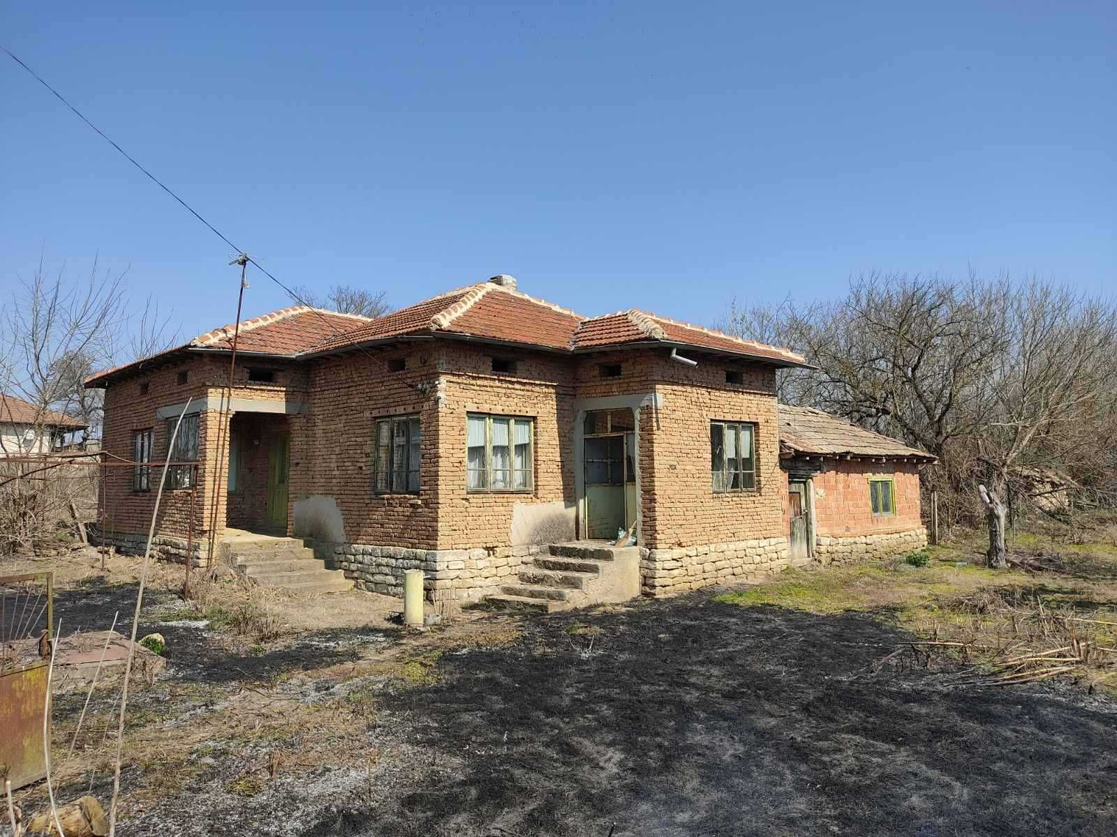 Къща на 14 км от гр. Г. Тошево в с. Изворово
