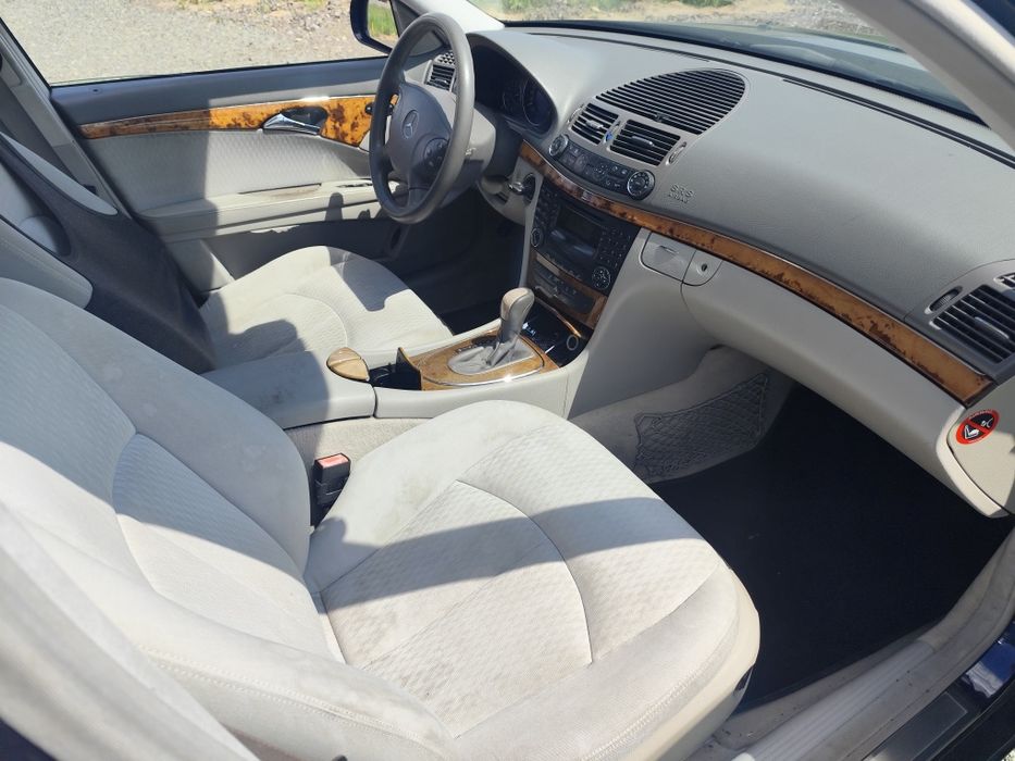 Mercedes E220 CDI. Diesel. Cutie viteze automată. An 2004.