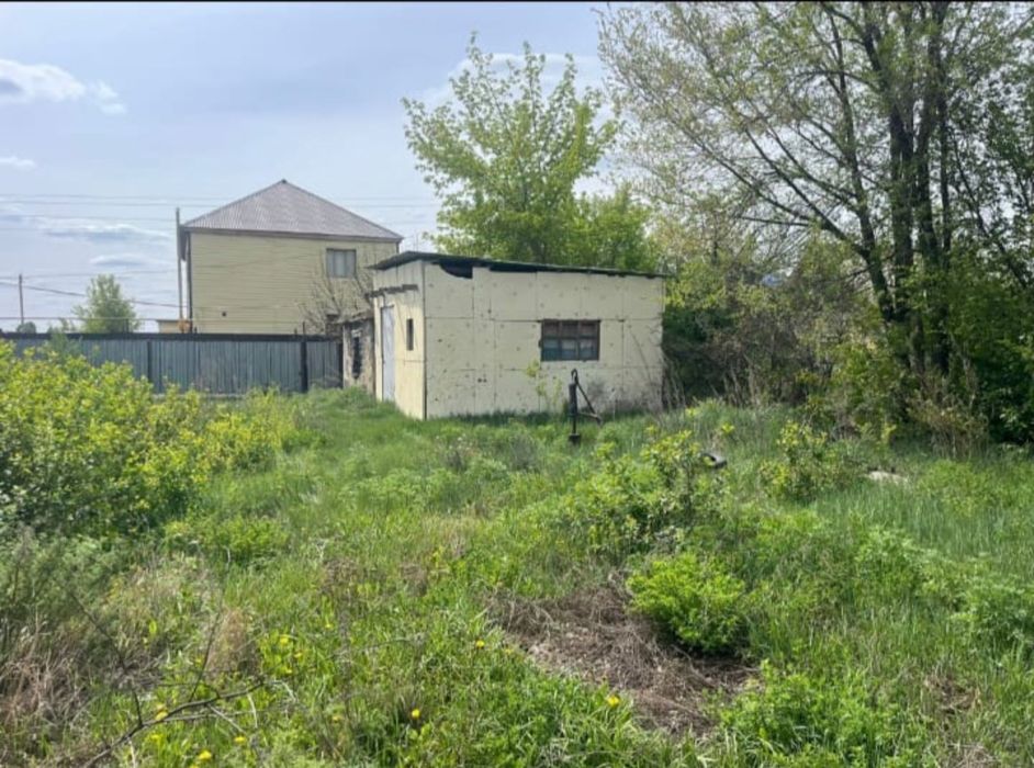 Продам дачу,не долеко от трассы газ рядом свет есть,вода есть
