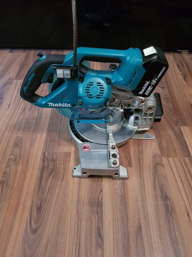 Makita DLS 600,fierăstrău circular staționar,pentru tăieri înclinate.