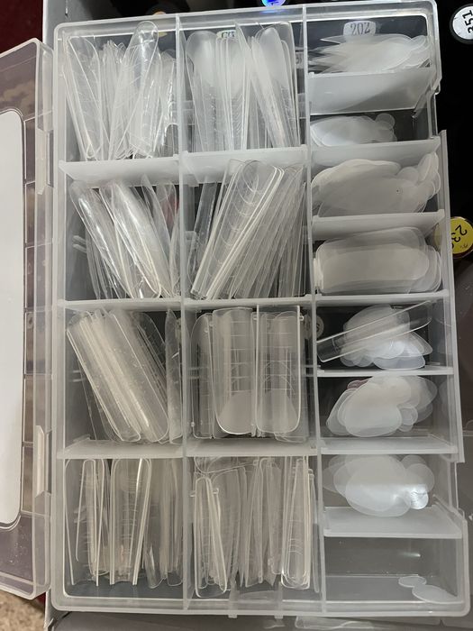 Лак и апарат для ногтей всем новый