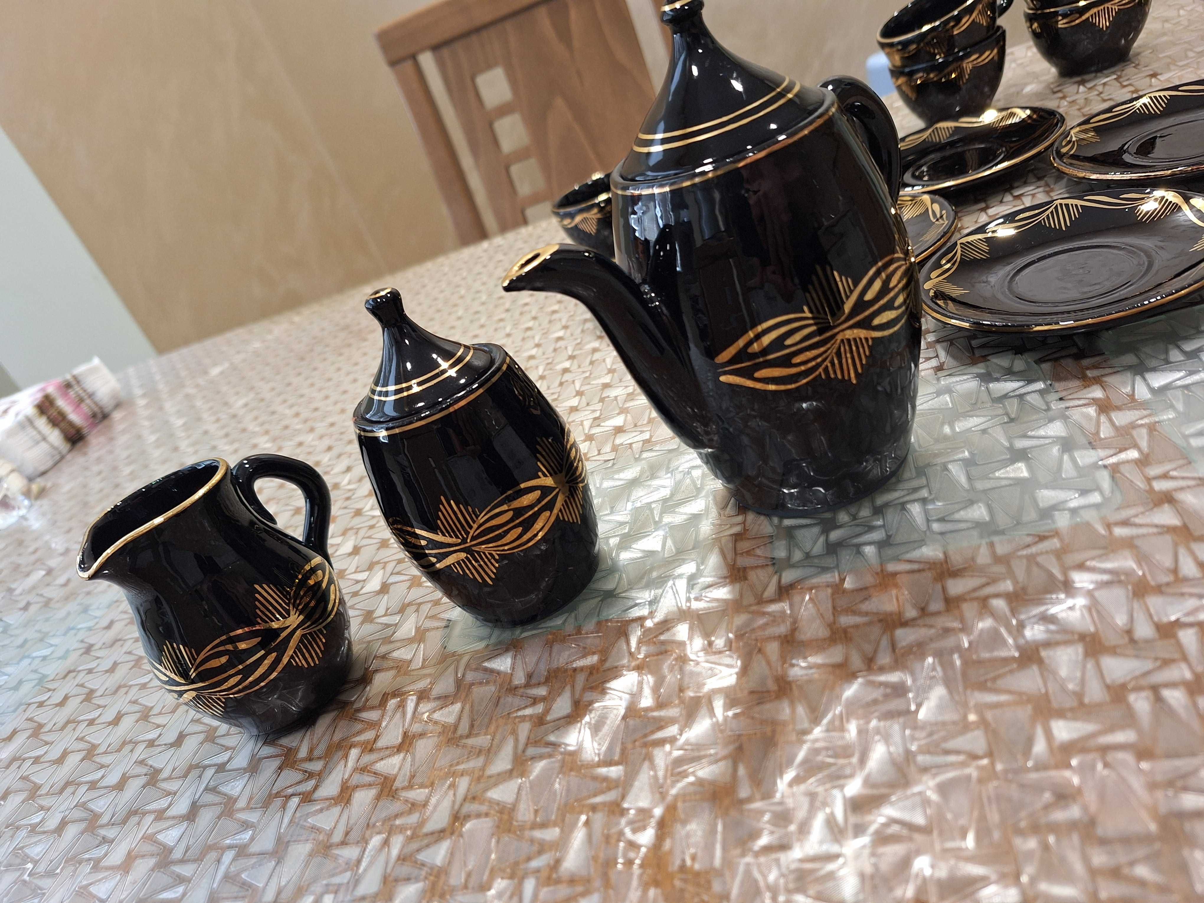 Черен сервиз за кафе
