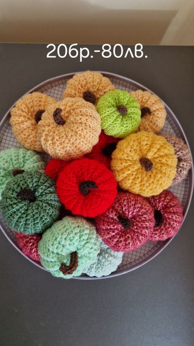 Плетени тикви на една кука