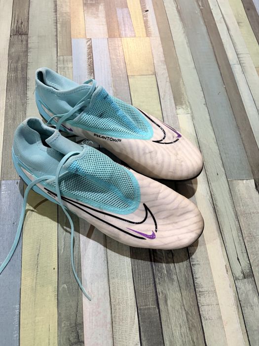 Ghete fotbal nike phantom pro 45.5 si addidas predatir pro 46