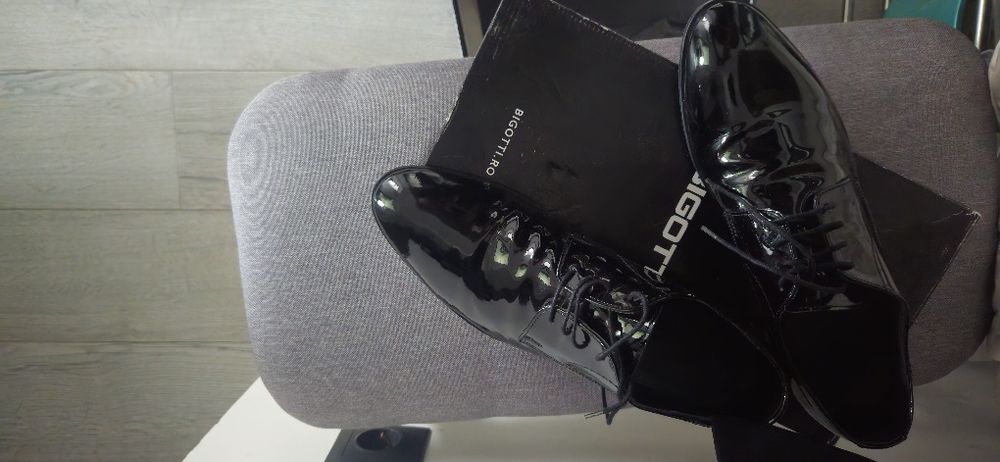 Costum eveniment si pantofi