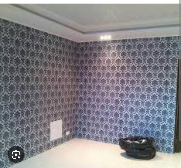 Клеим обои, делаем левкас