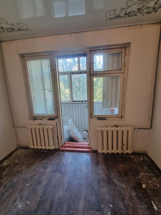 Межкомнатный дверь с окнами