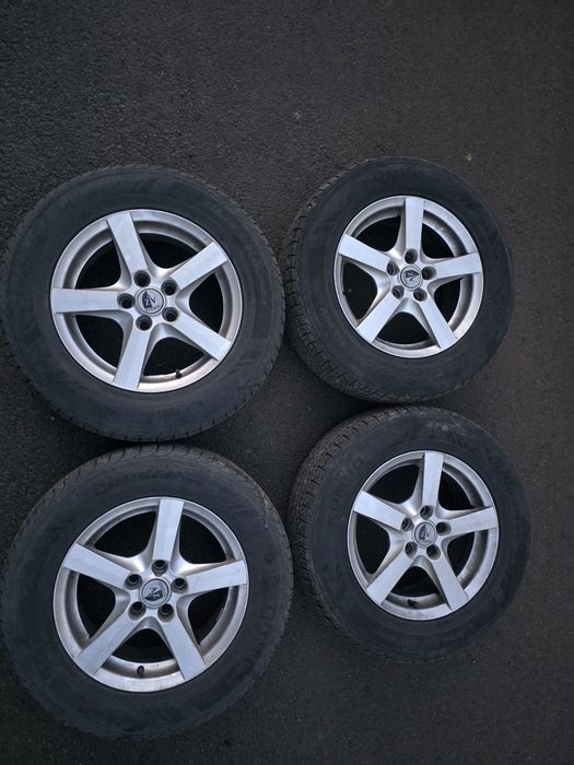 Kumho летни гуми с джанти 16" 215/65/16.