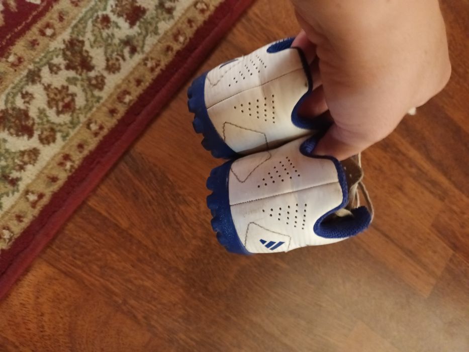 Adidasi de la adidas mărimea 30