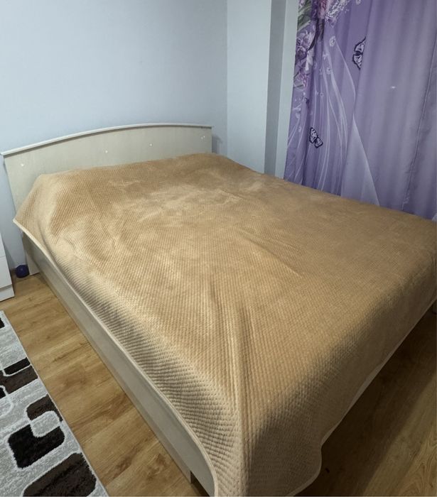 Кровать двухспальная с подьемным механизмом