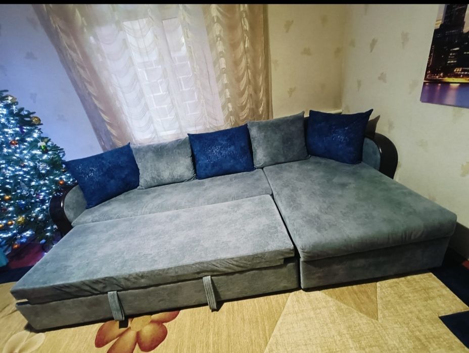 Продам диван с подушками
