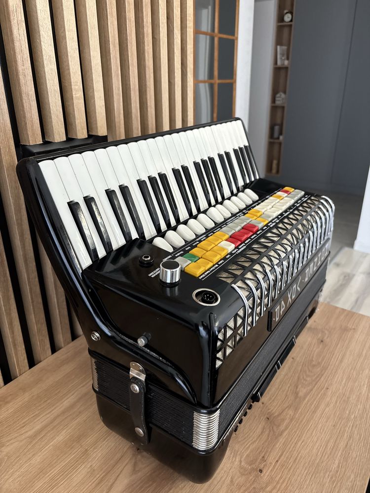Acordeon Hohner Atlantic IVN deluxe cu 120 de basi