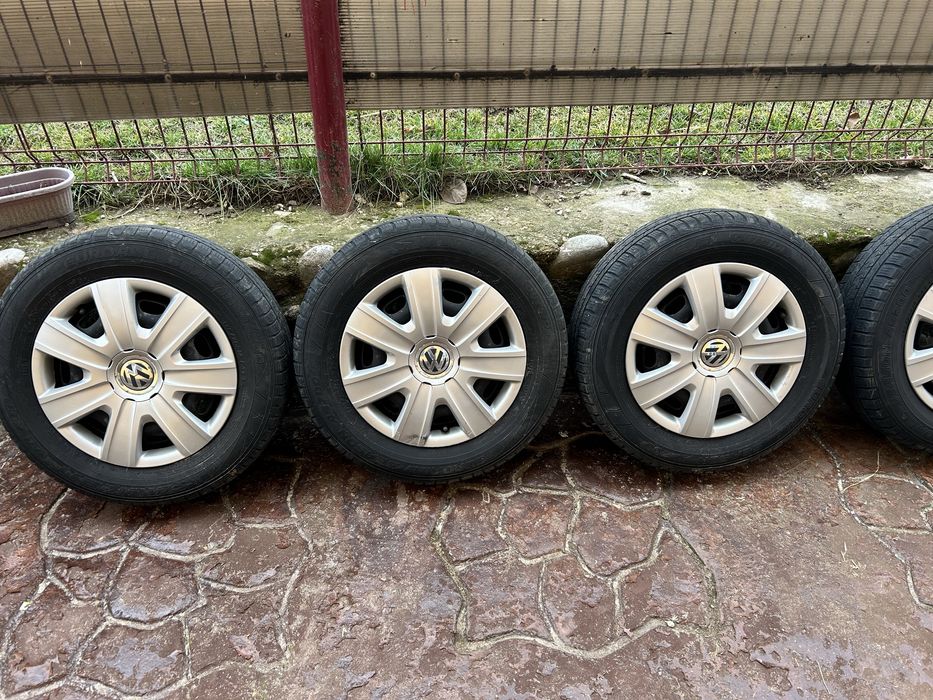 Vand anvelope cu jenti de tabla ,300 Ron toate