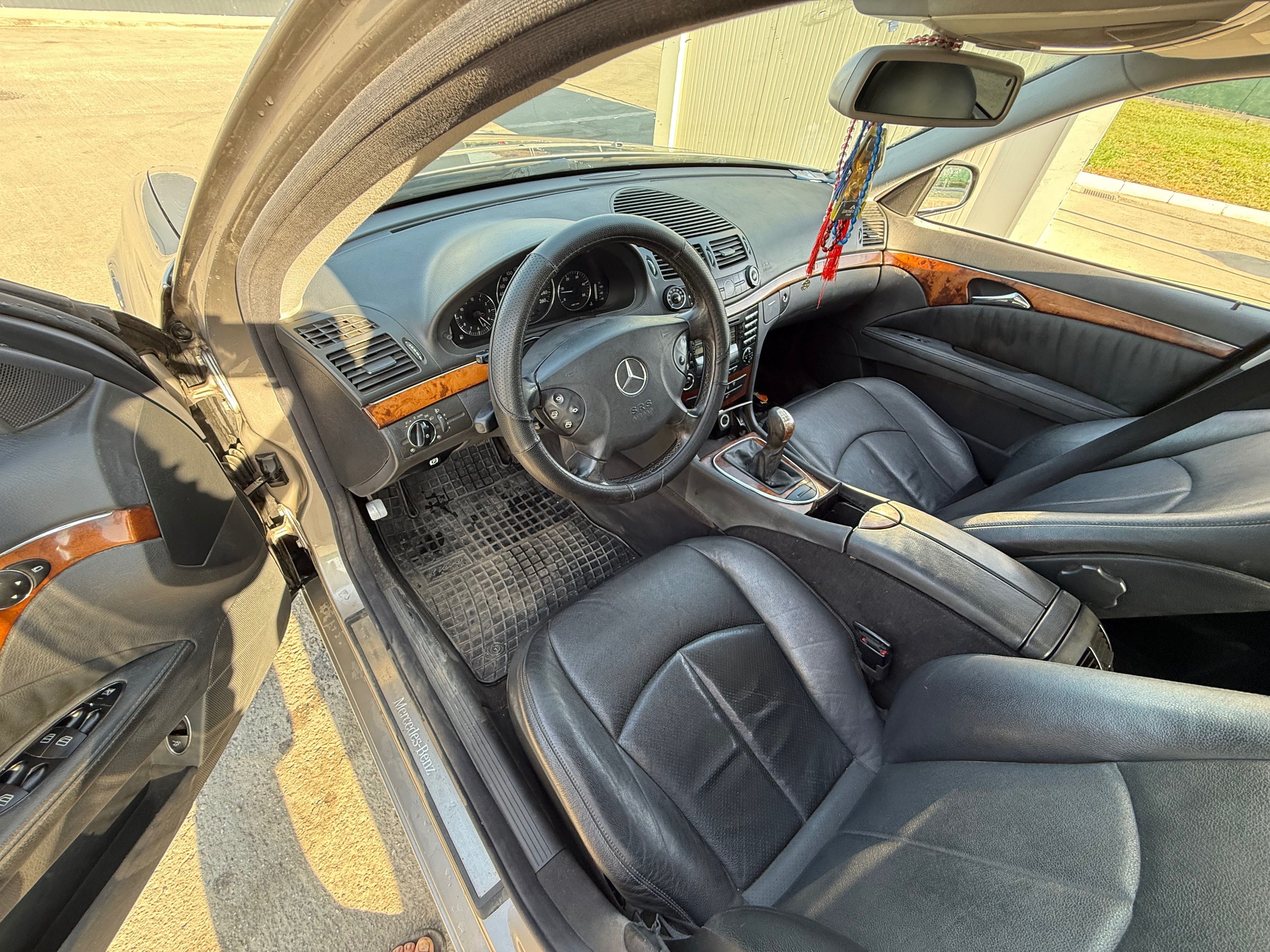 Mercedes  benz e220