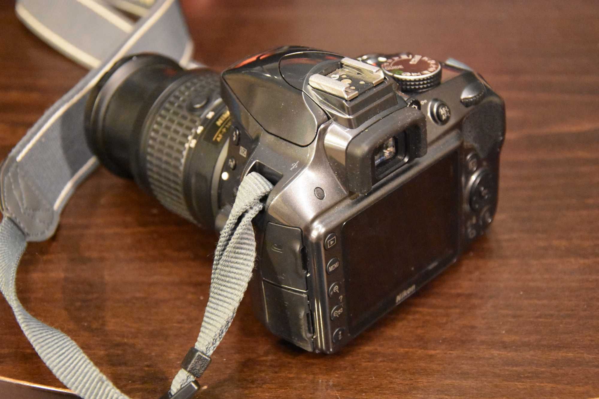 Продавам фотоапарат Nikon D3300 + обектив Nikkor 18-55