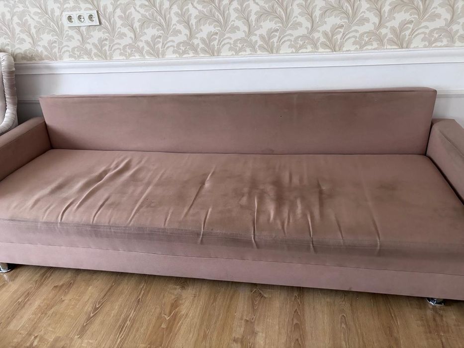 Диван книжка , ашылады  , ұзындығы жиналып тұрғанда 2,70 м, ені 80 см.