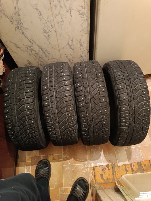 Продам авторезину viatti 185/65/14 цена 17000 тен за один баллон