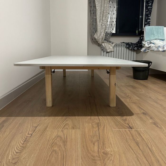 Продам стол с раздвежными ножками