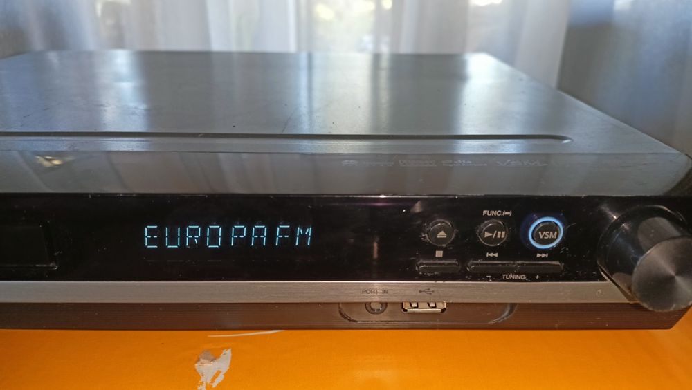 Vand un DVD/HT Player LG HT353 + subwoofer