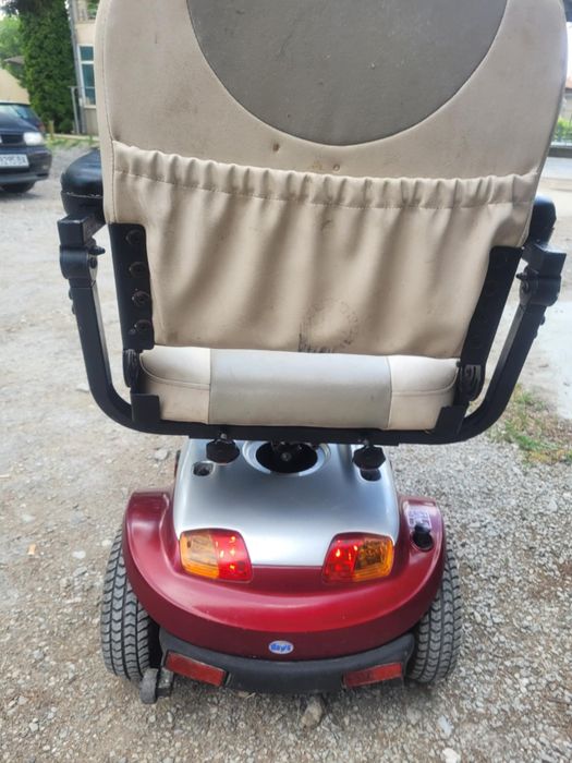 Електрически скутер подхидящ за възрастни хора и инвалиди