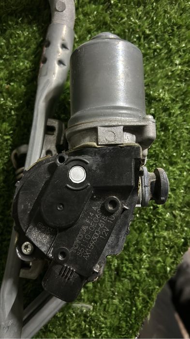 Моторчик стеклоочистителя,дворника Тойота Хайландер 13-19 г