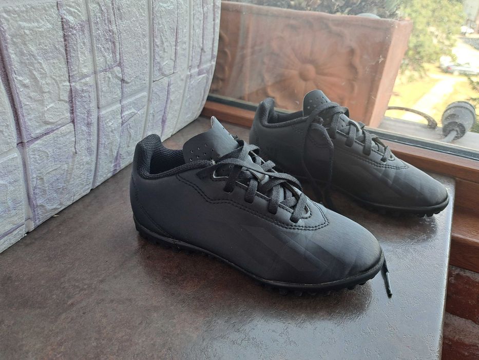 маратонки,кецове,спортни обувки футболни стоножки,Adidas,ном.32,адидас