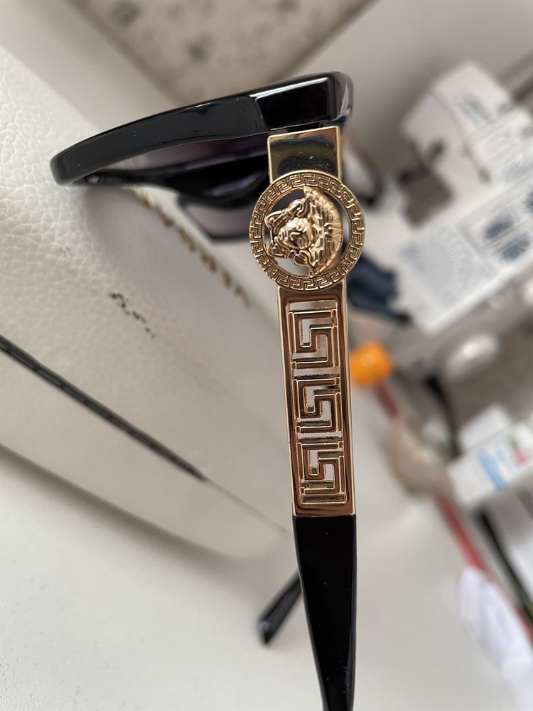 Продам очки солнцезащитные Versace