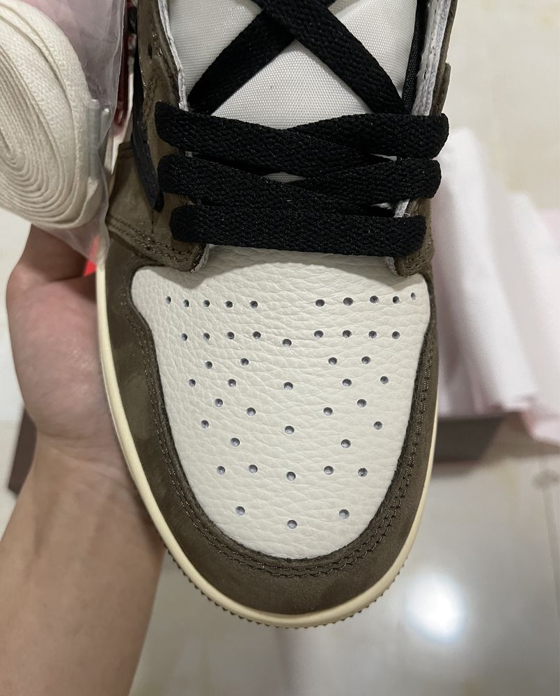 Air Jordan 1 Retro High x Travis Scott Mocha