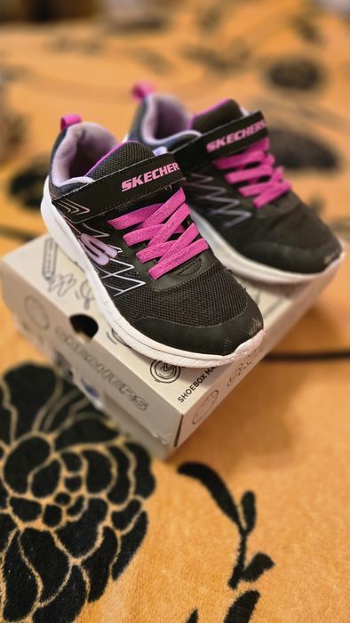 Adidasi fete Skechers 32
