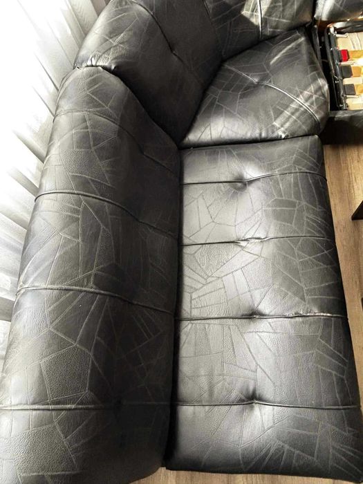 Модулен кожен диван с функция сън и място за багаж + 2 фотьойла