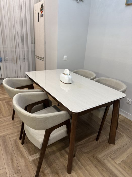 Продам комплект из 4 стульев — 120 000 тг