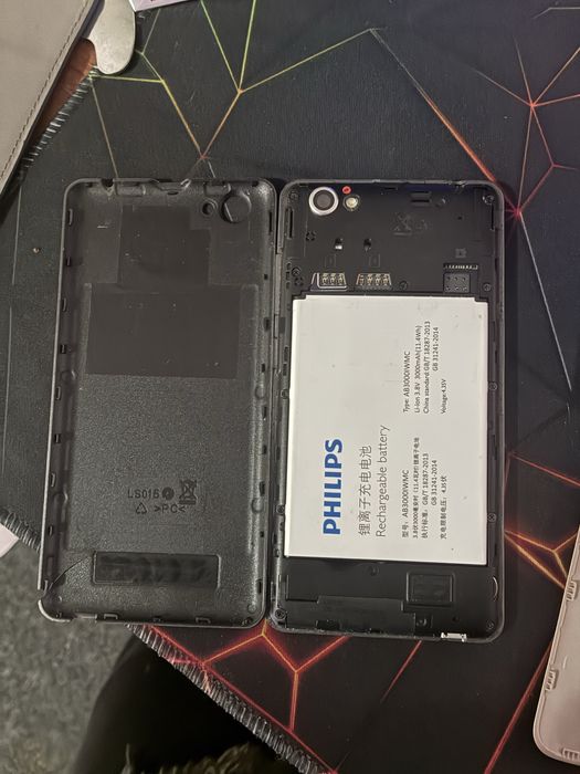 Vand telefon Philips S326 utilizat