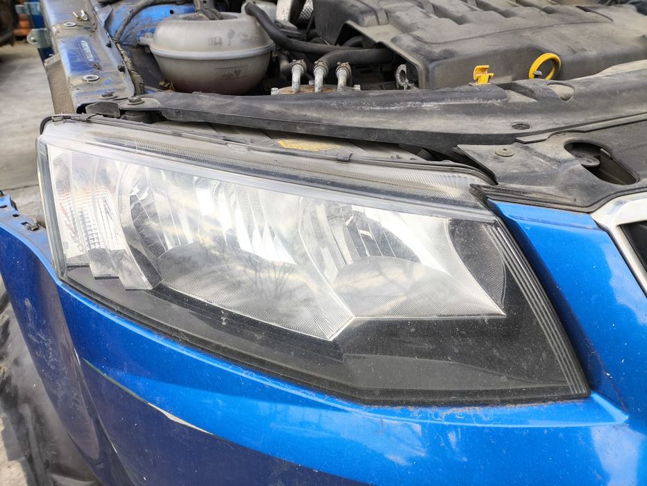 Фар за Skoda Octavia III