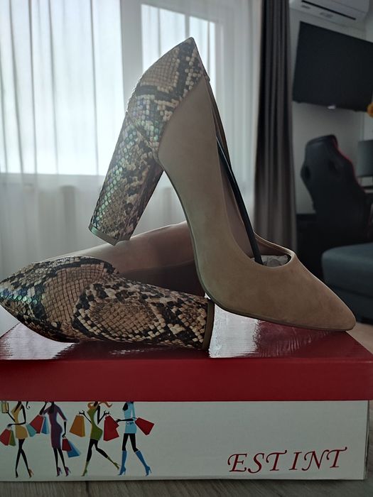 Pantofi noi mărimea 39