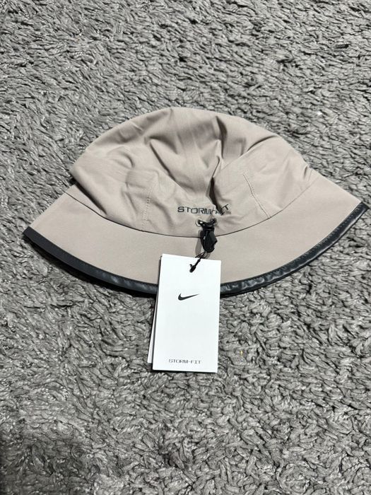 Nou cu etichetă:Nike StormFit marimea  S/M