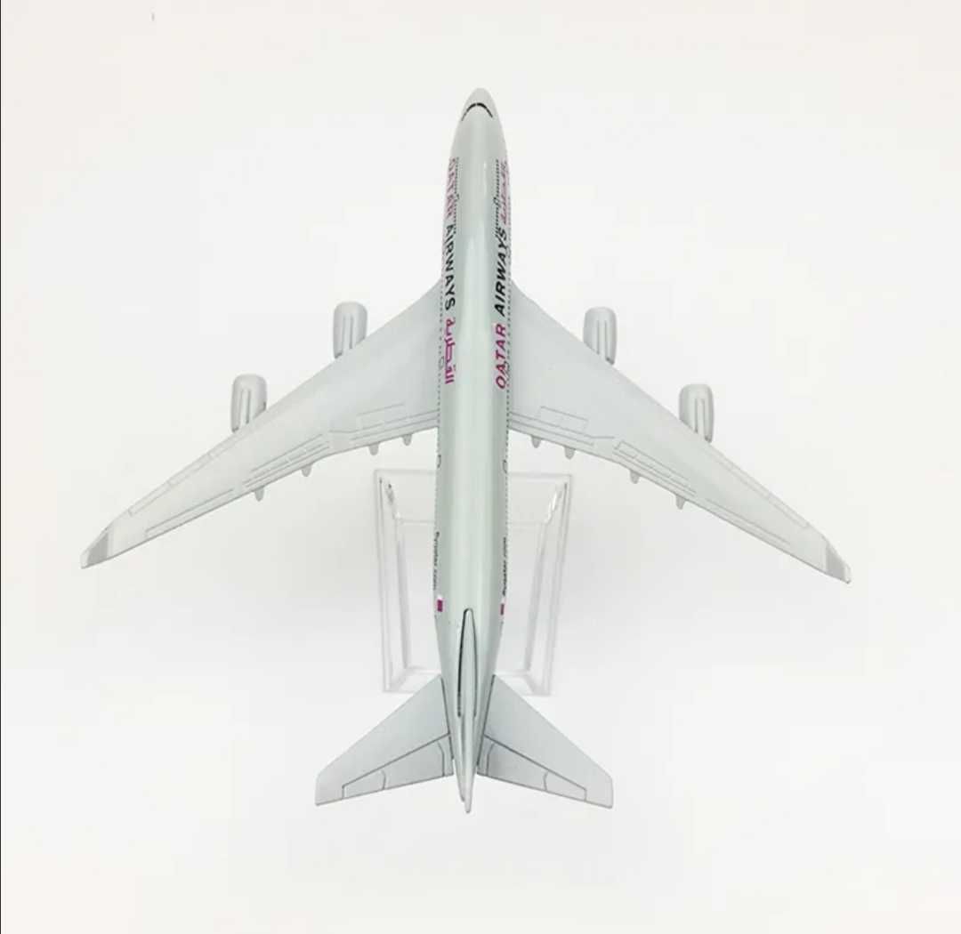 Macheta avion Qatar Airlines B747 / 16 cm / metal