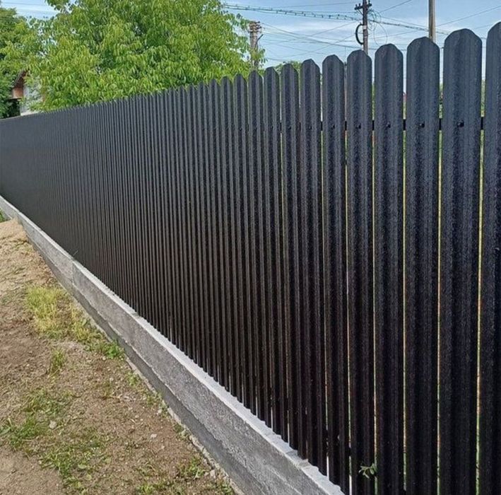 Garduri și porți din jaluzele sipca metalică fer forjat  plasă bur