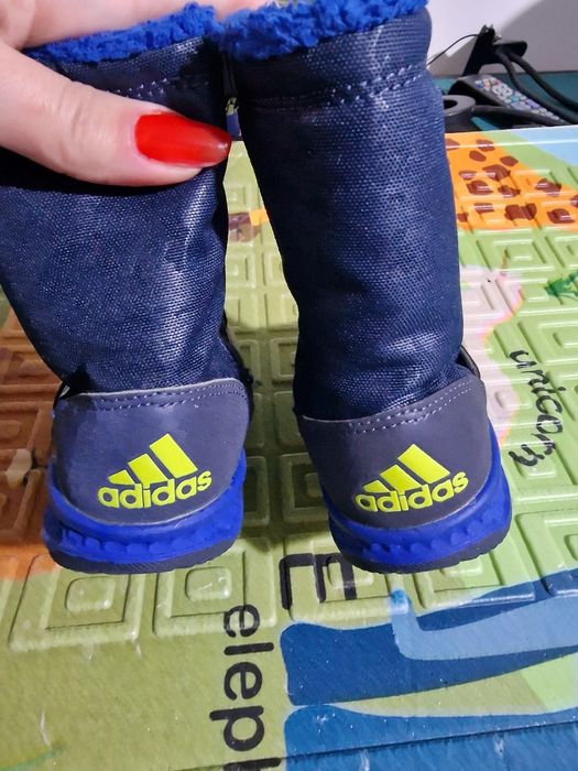 Ghetuțe îmblănite adidas copii