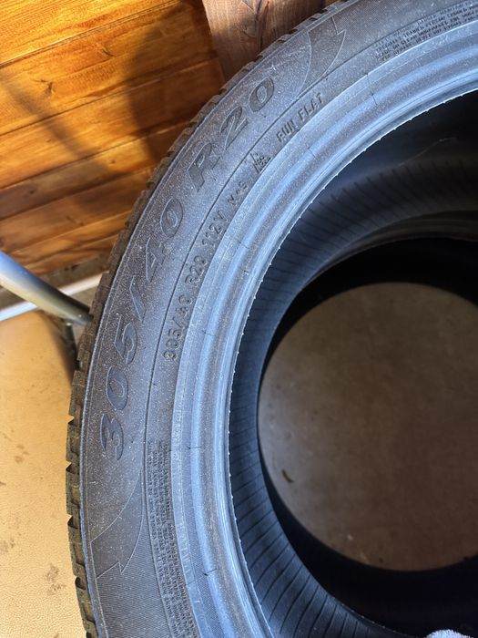 Vand 2 anvelope de iarna 305/40/20 pirelli runflat