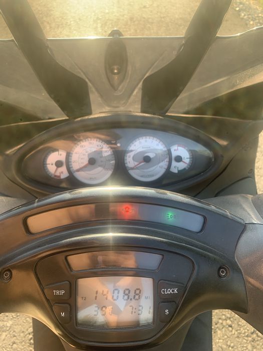 Vând scuter 200cc