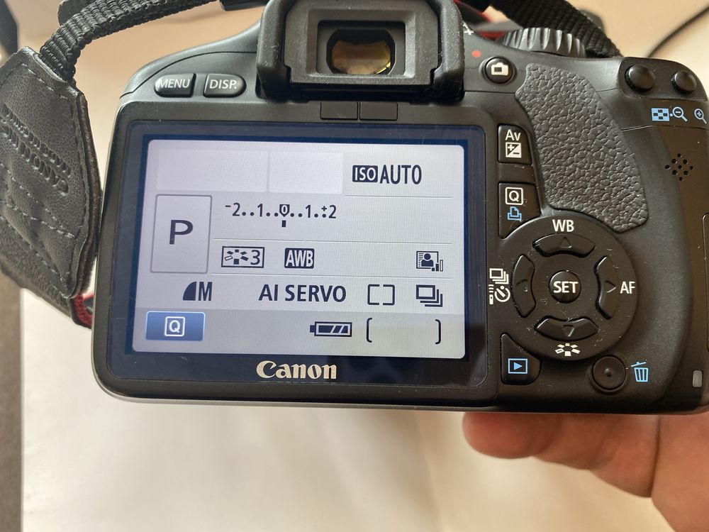 Фотоапарат Canon EOS 550D с два обектива