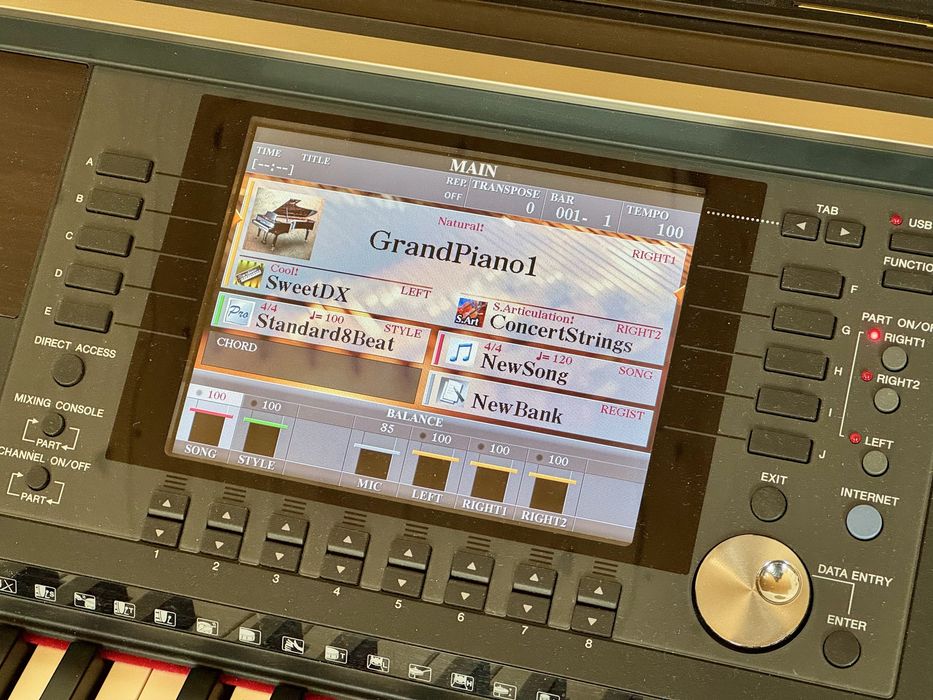 Yamaha Clavinova CVP 505 Pian Electronic